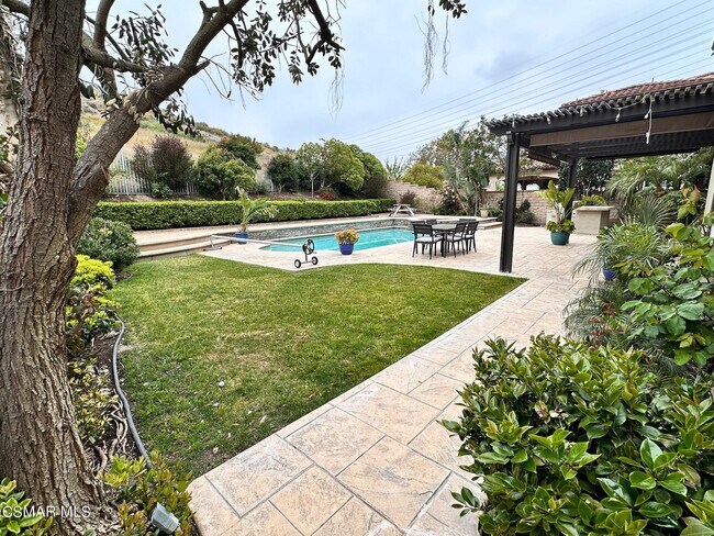 Foto del edificio - 5364 Via Pisa