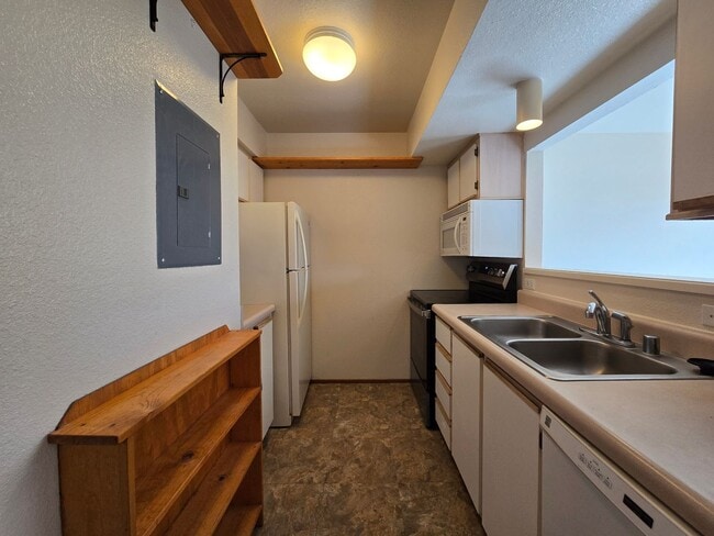 Building Photo - 2210 Miguel Chavez Rd