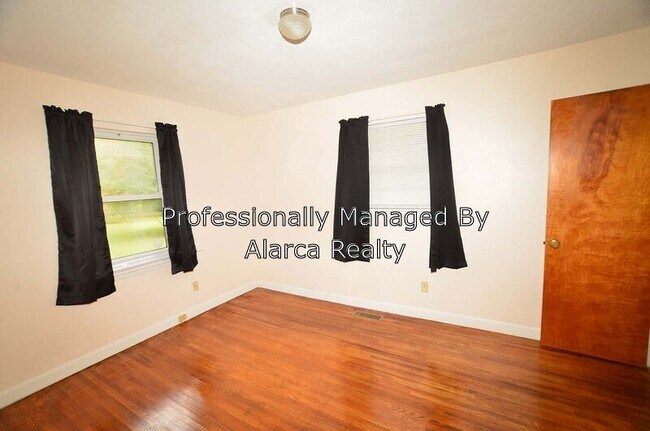 Building Photo - 6001 Elmwood Cir