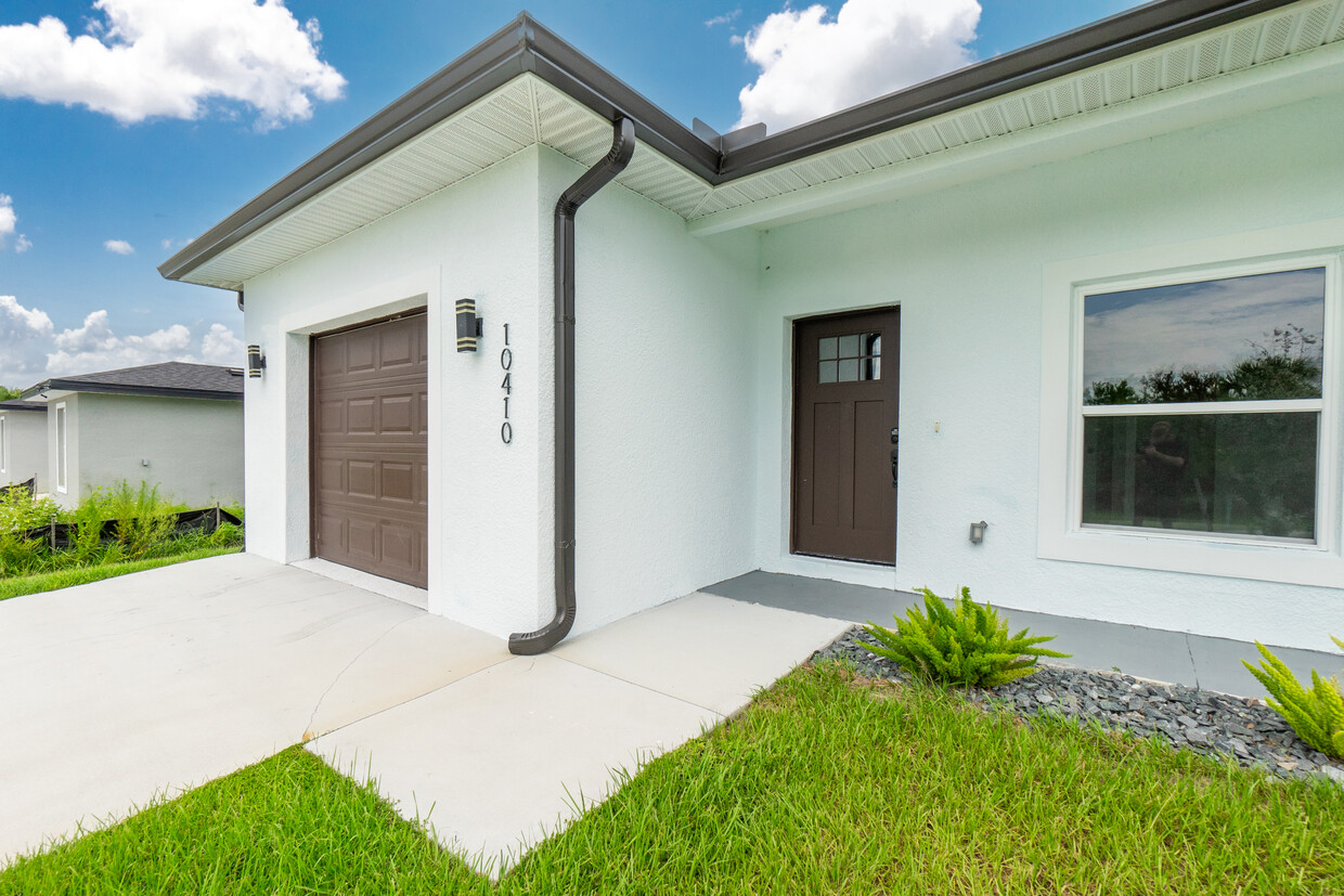 Entrance & Garage - 10410 Pendleton Ave