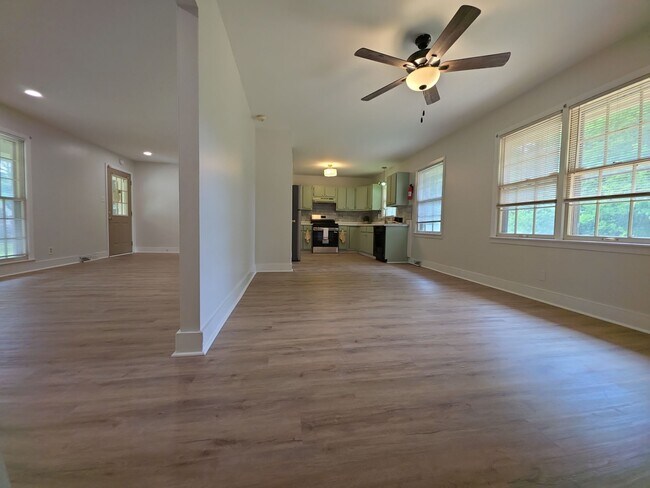 Foto del edificio - 2613 Skyline Dr NW