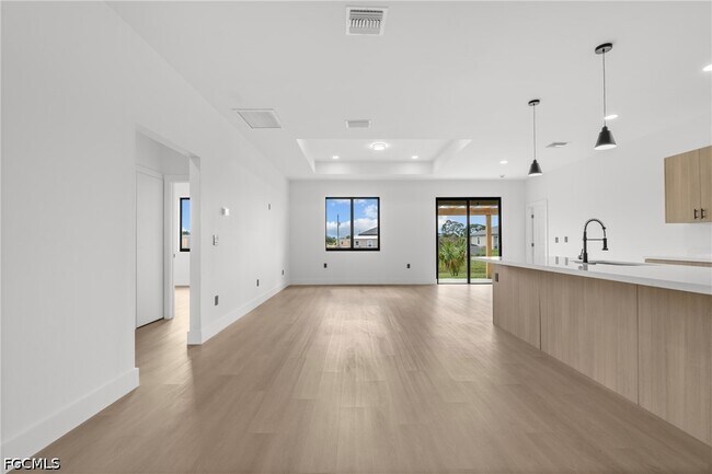 Foto del edificio - 8033 Oakleaf Cir