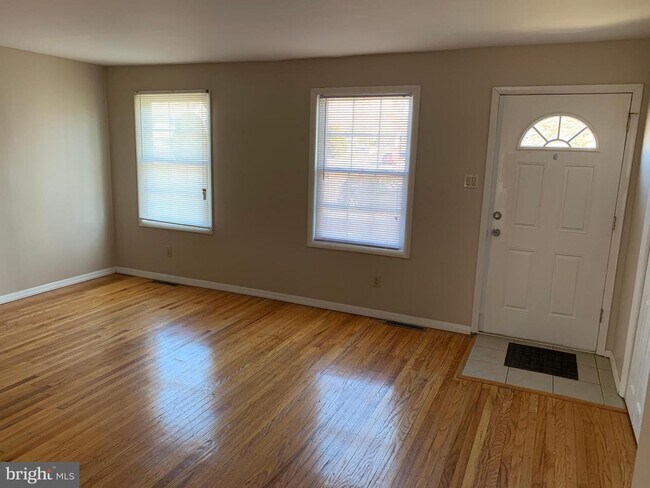 Building Photo - 727 Dartmouth Dr