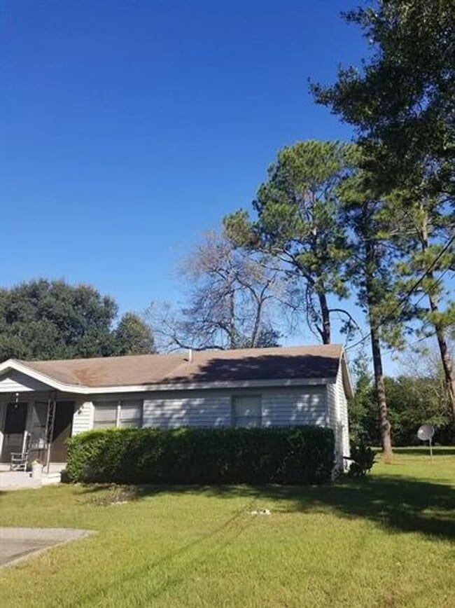 Building Photo - 304 Ashwood Dr
