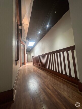 Building Photo - 923 W Douglas Ave