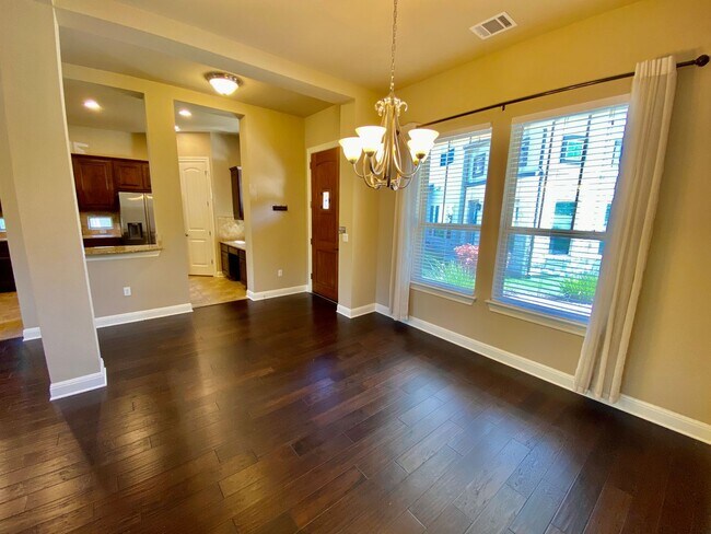 Foto del edificio - 3 Bedroom 2.5 Bathroom Detached Condo in South Austin!!