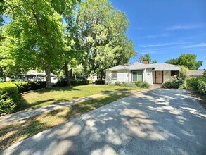 Building Photo - 548 W 4th Ave