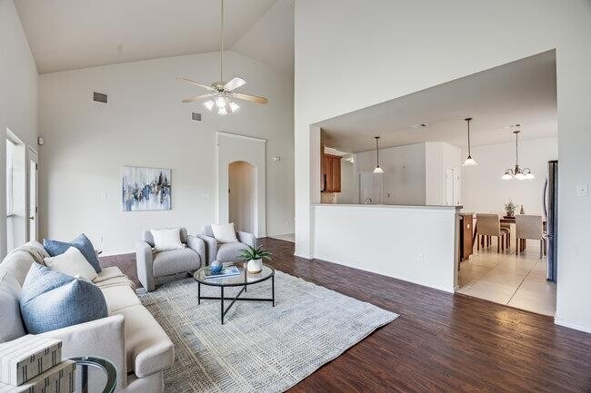 Foto del edificio - 4001 Veiled Falls Dr