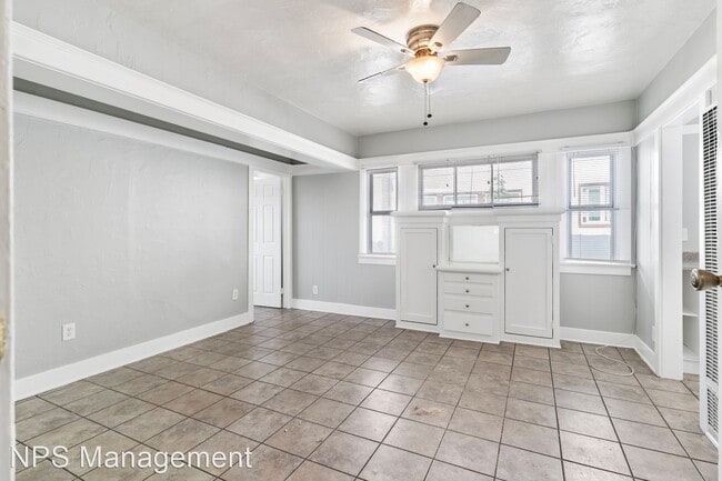 Building Photo - 3 br, 1 bath Apartment - 736-752 Olive Ave...