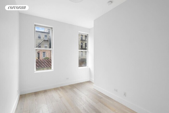 Building Photo - 78A N Henry St