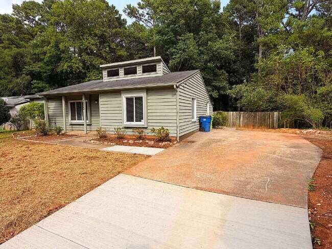 Building Photo - Charming 3 Bedroom Home in Raleigh!