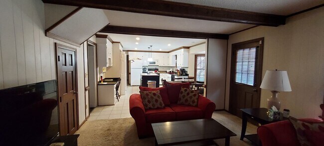 Foto del edificio - BEAUTIFUL FULLY FURNISHED HOME IN LAKE SHORES