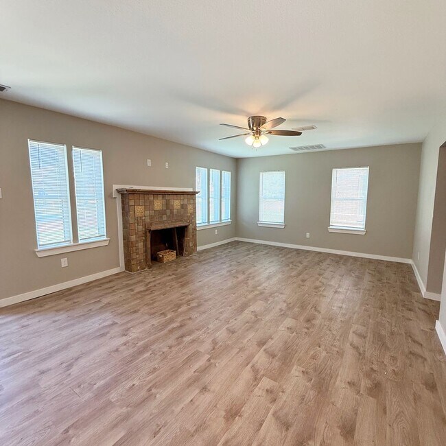 Building Photo - Pre-leasing for August! - 5 Bedroom 5 Bath Home Two Story Home!