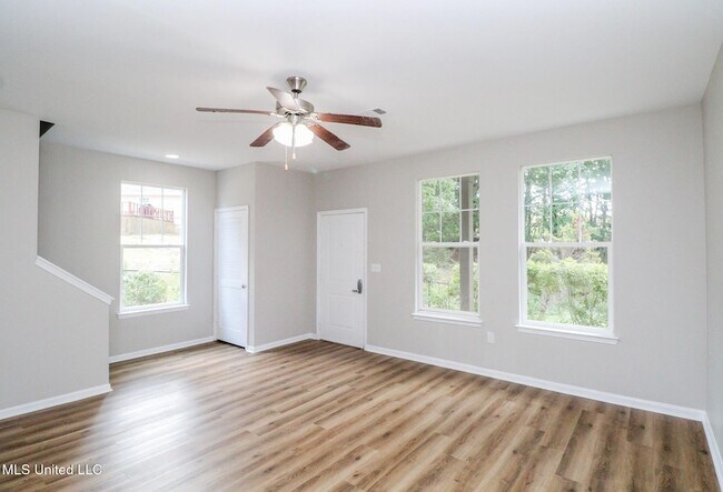 Building Photo - 511 Olive Branch Way