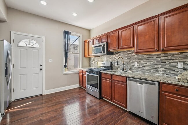 Foto del edificio - 1243 Washington Blvd