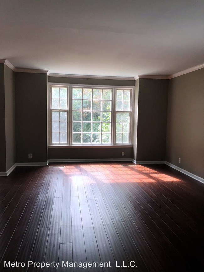 Building Photo - 4 br, 3.5 bath Apartment - 2919 Wycliff Road