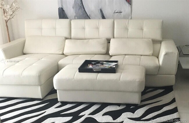 Foto del edificio - 9725 NW 52nd St