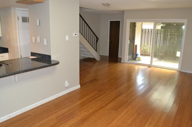Living-Family room - 5472 Roundtree Pl