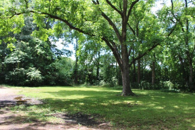 Foto del edificio - 102 Pecan Ln