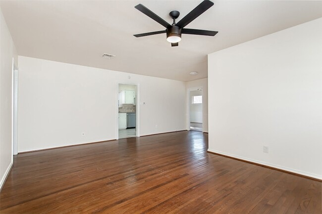 Photo - 6908 Wake Forrest Dr House