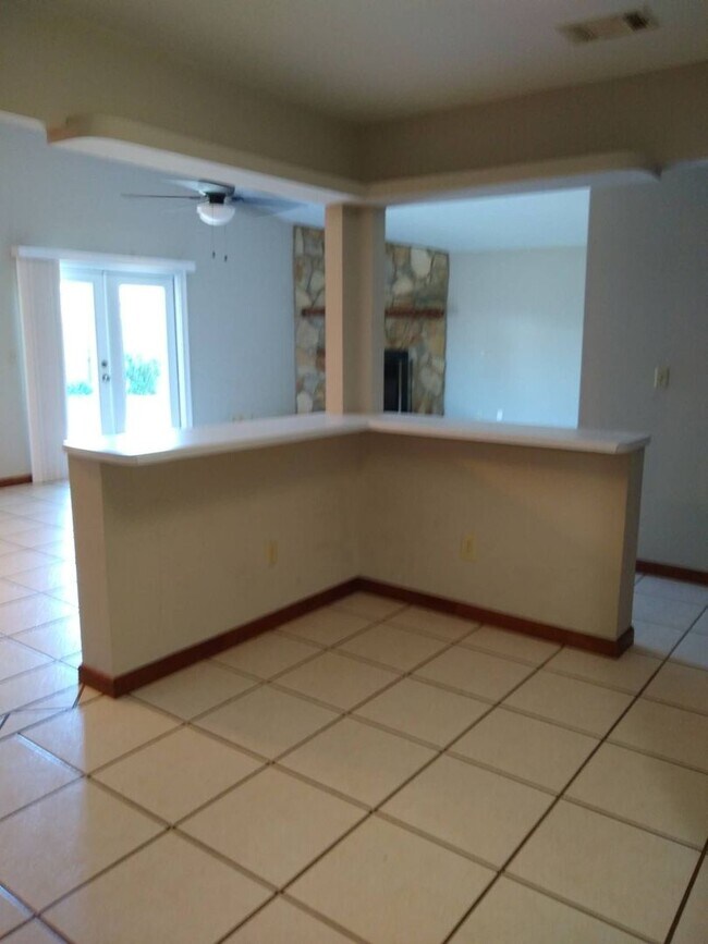 Building Photo - 7559 Shadow Bay Dr