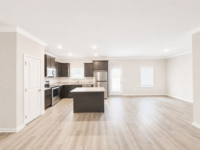 Foto del edificio - Spacious Townhome Living in the Heart of Cornelia