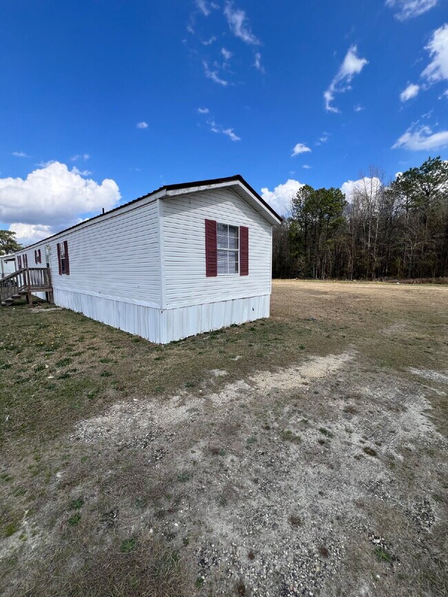 Foto del edificio - 2 BR | 2 BA in Pikeville! Trash Pick-Up Included!