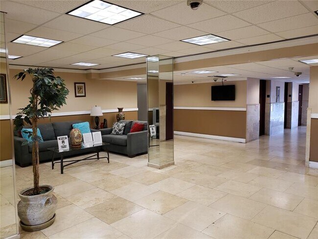 Foto del edificio - 4174 Inverrary Dr