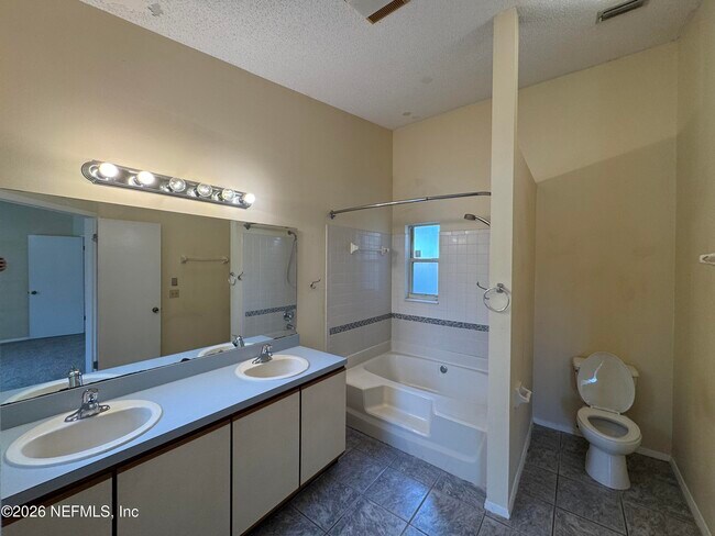 Foto del edificio - 8055 Creedmoor Dr