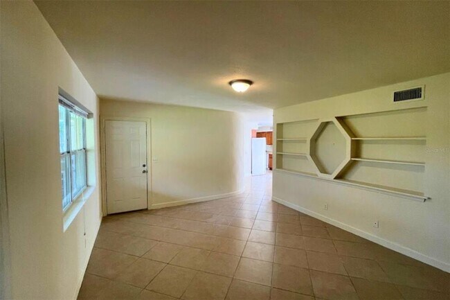 Foto del edificio - 1375 Drew St