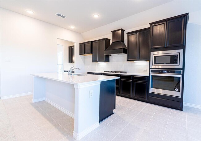Building Photo - 220 Lake Cove Dr