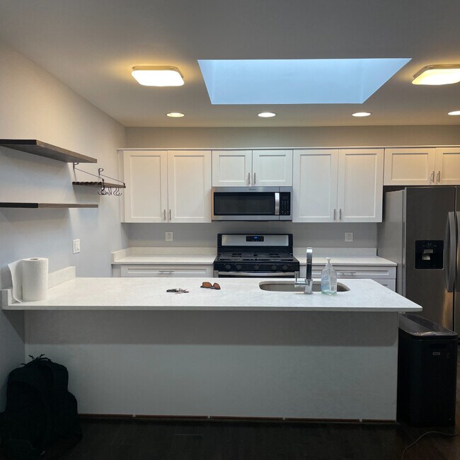 Foto del edificio - 1721 Trinidad Ave NE