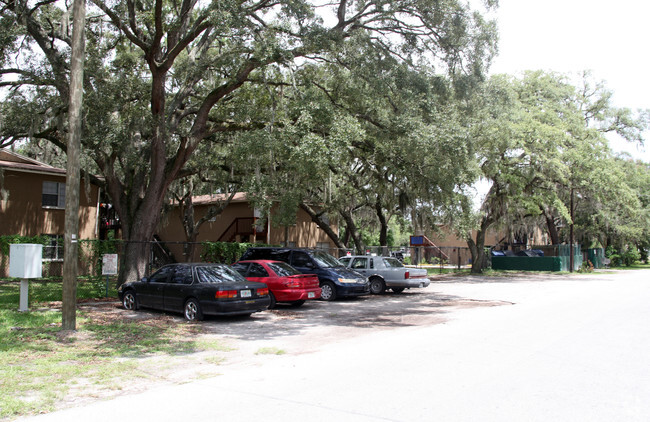 Parking - Palm Tree Apartments