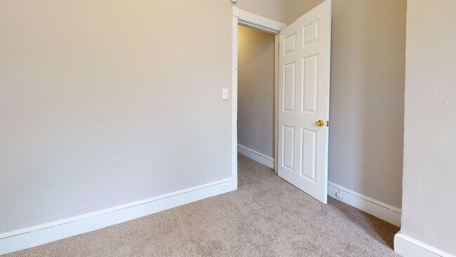 Foto del edificio - Three Bedroom Home Near Carroll Park