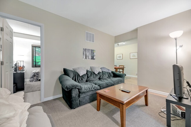 Foto del edificio - 4201 Cathedral Ave NW