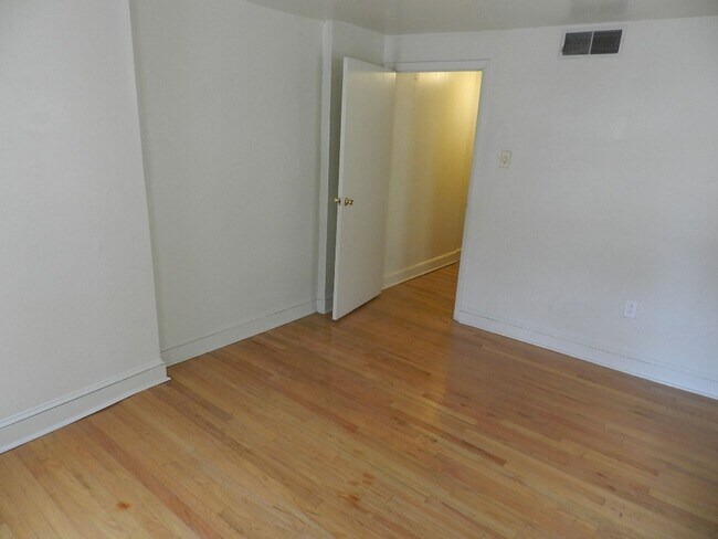 Building Photo - 511 S 15th St