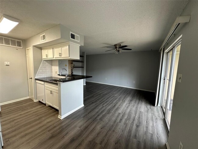 Building Photo - 250 El Dorado Blvd