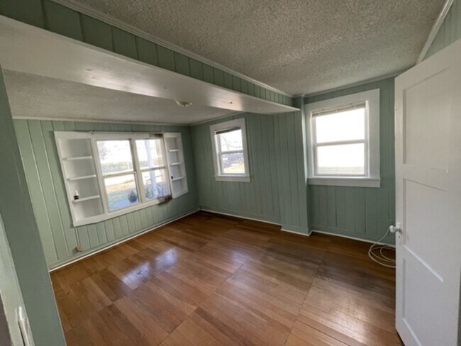Building Photo - 438 7th Ave N