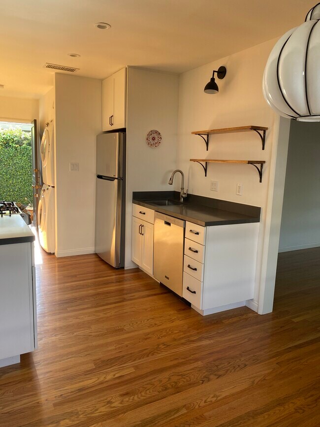 newer appliances, spacious kitchen washer dryer - 11112 Exposition Blvd