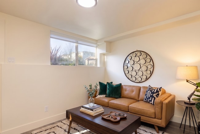 Building Photo - Ballard Seattle 3 Bedroom Apartment for Rent | In-Unit Laundry, Pet Friendly, Parking Available &...