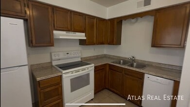 Building Photo - 111 N Phyllis