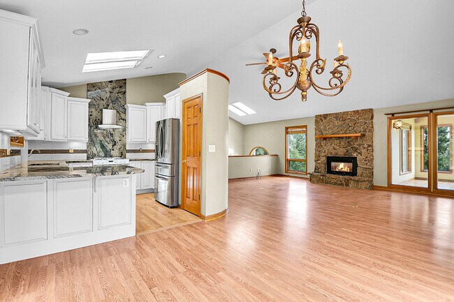 Foto del edificio - 5368 Evergreen Heights Dr