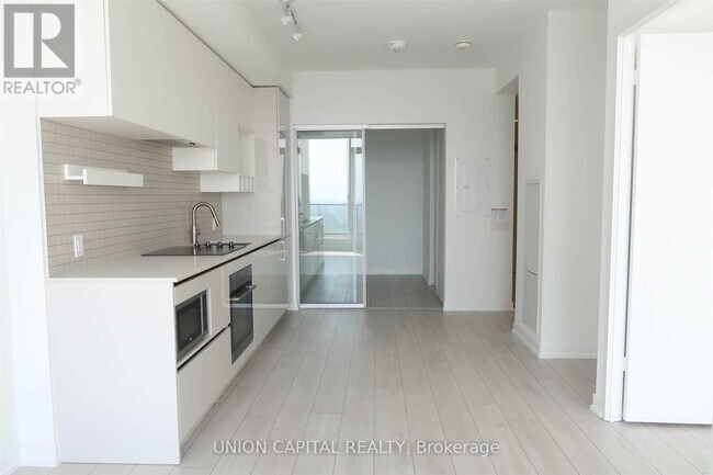 Photo du bâtiment - 898-5898 Portage Pkwy