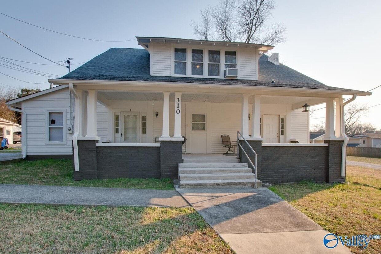 Building Photo - 310 Rock St SE