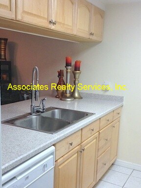 Foto del edificio - Nice 2 Br in Mill Run of SW 20th Ave! Great location! Must See!