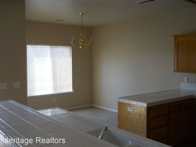 Building Photo - 3 br, 2 bath House - 1089 Pistache Dr