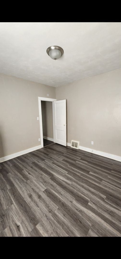 Building Photo - 2 Bed 1 Bath