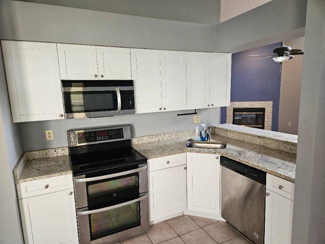 Foto del edificio - 11644 Hidden Hollow Cir