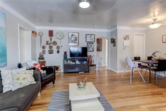 Building Photo - 2110 Oneida St