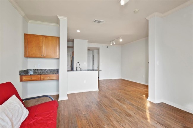 Building Photo - 330 E Las Colinas Blvd